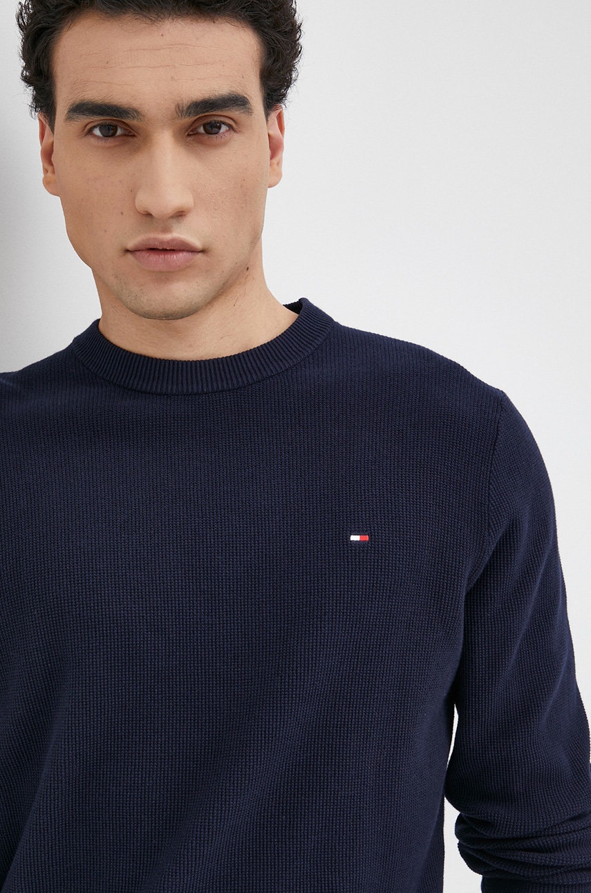 

Памучен пуловер Tommy Hilfiger мъжки в бордо от лека материя, Тъмносин