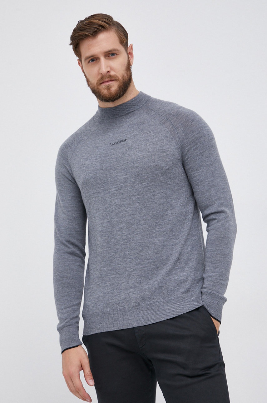 

Вълнен пуловер Calvin Klein мъжки в сиво, Сив