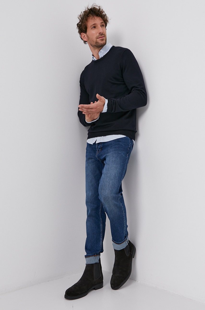 

Вълнен пуловер Hugo мъжки в тъмносиньо от лека материя, Тъмносин