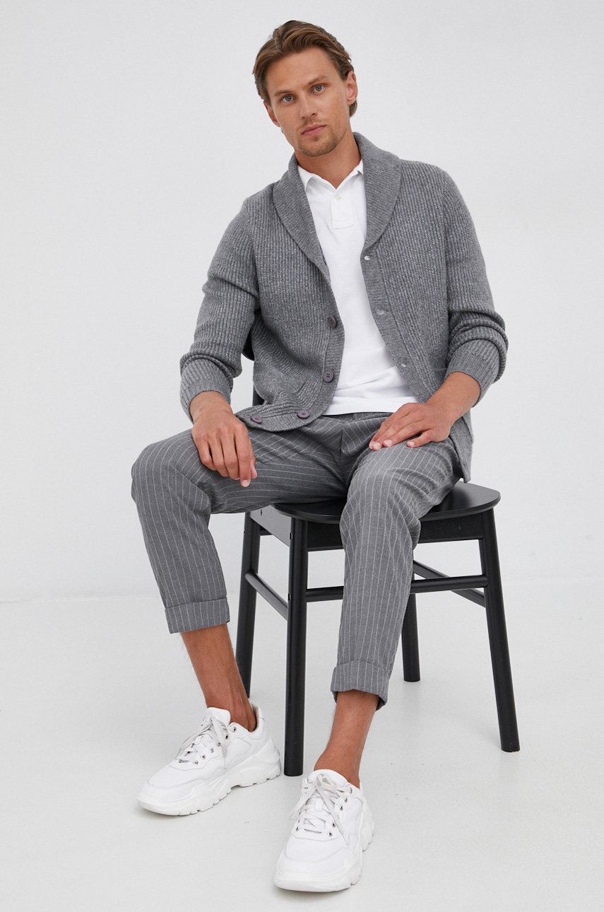 

Жилетка Guess мъжка в сиво, Сив