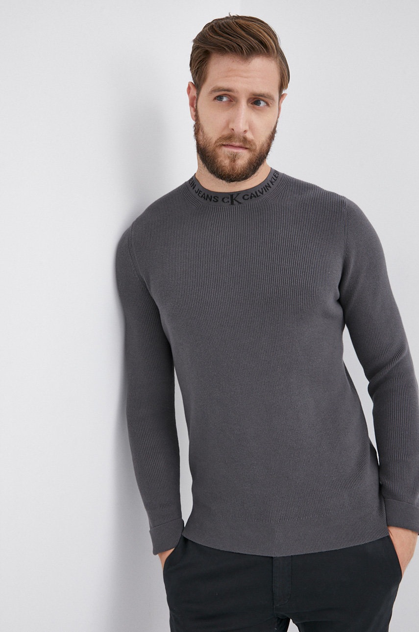 

Пуловер Calvin Klein Jeans мъжки в сиво от топла материя, Сив