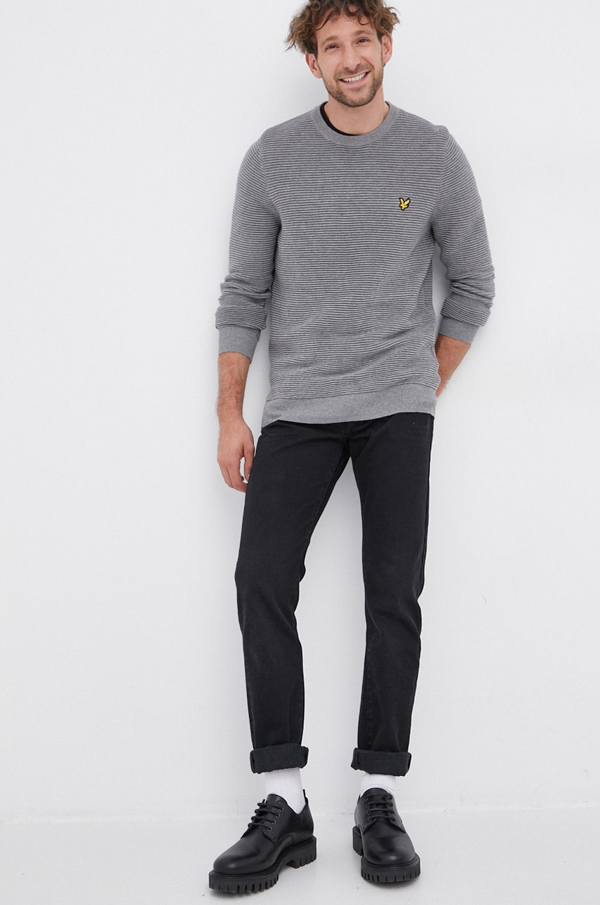 

Хлопковый свитер Lyle & Scott мужской цвет серый лёгкий