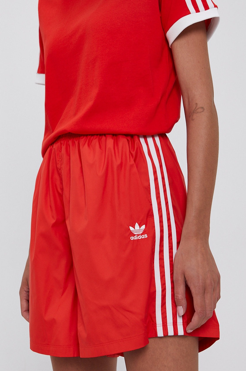 

Шорты adidas Originals H37751 женские цвет красный гладкие высокая посадка