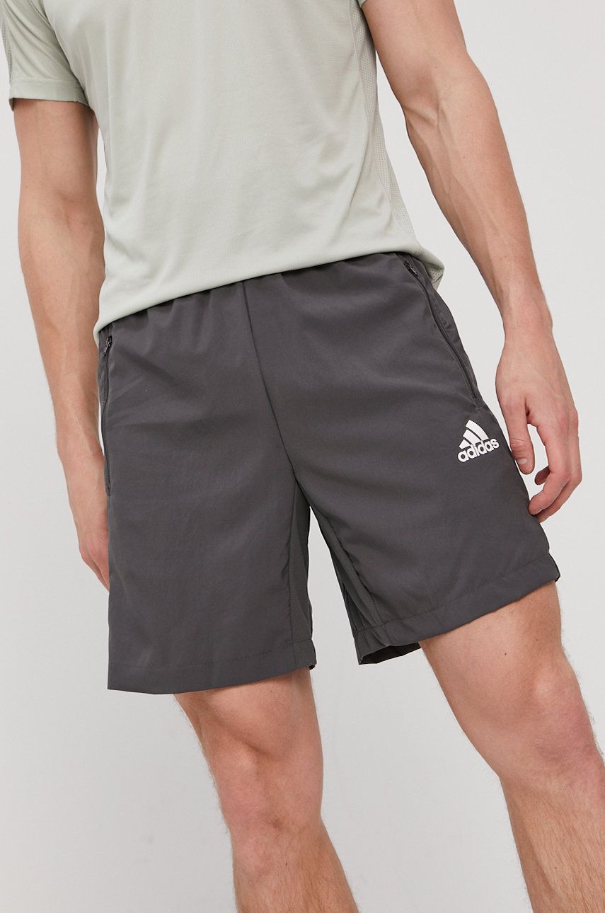 Adidas Pantaloni scurți GT8165 bărbați, culoarea gri adidas imagine noua
