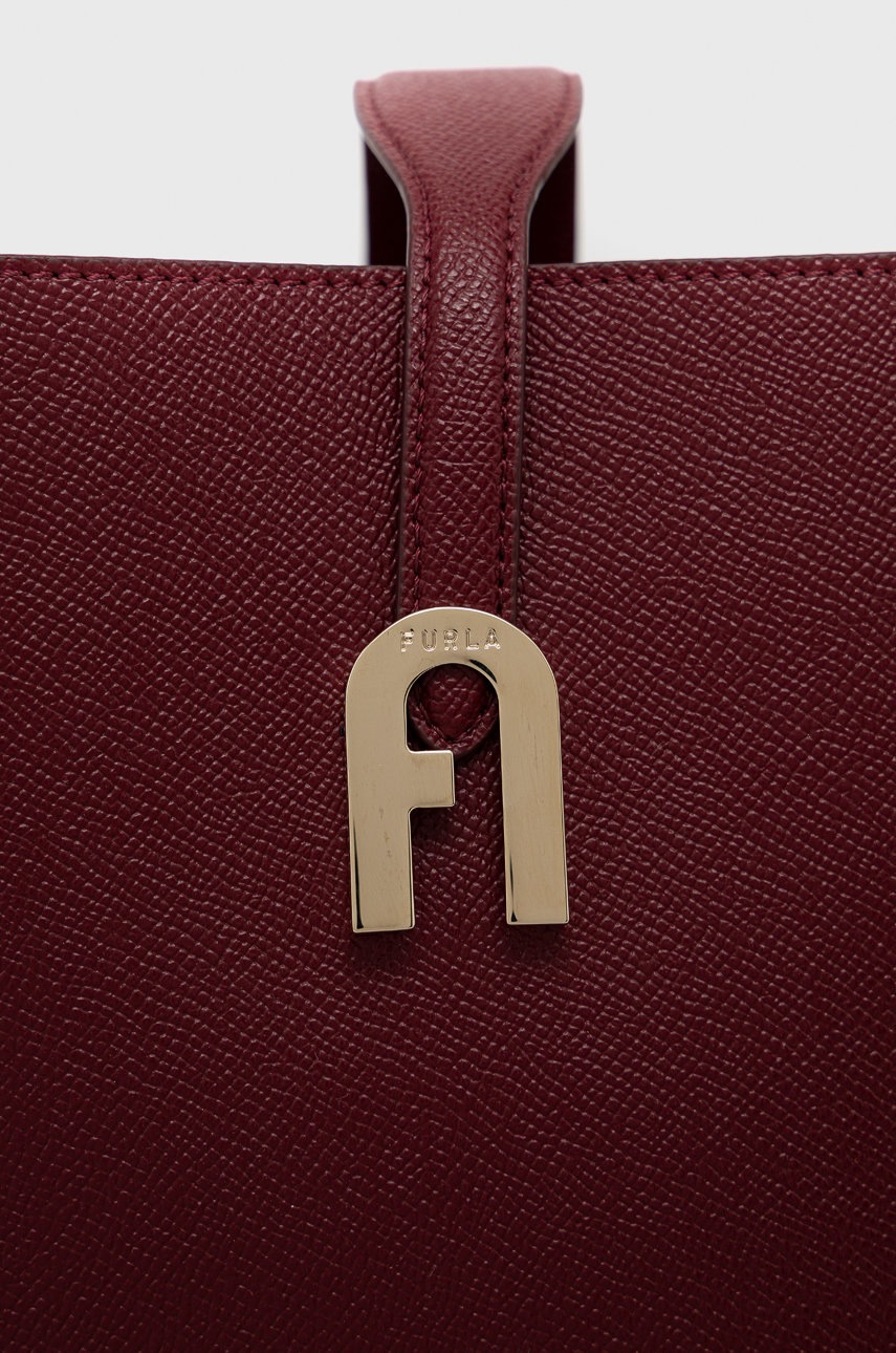 

Кожаная сумочка Furla Sofia цвет бордовый