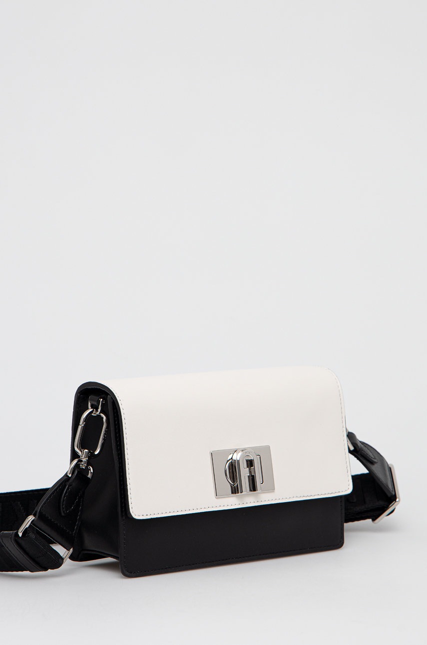 

Кожаная сумочка Furla цвет белый