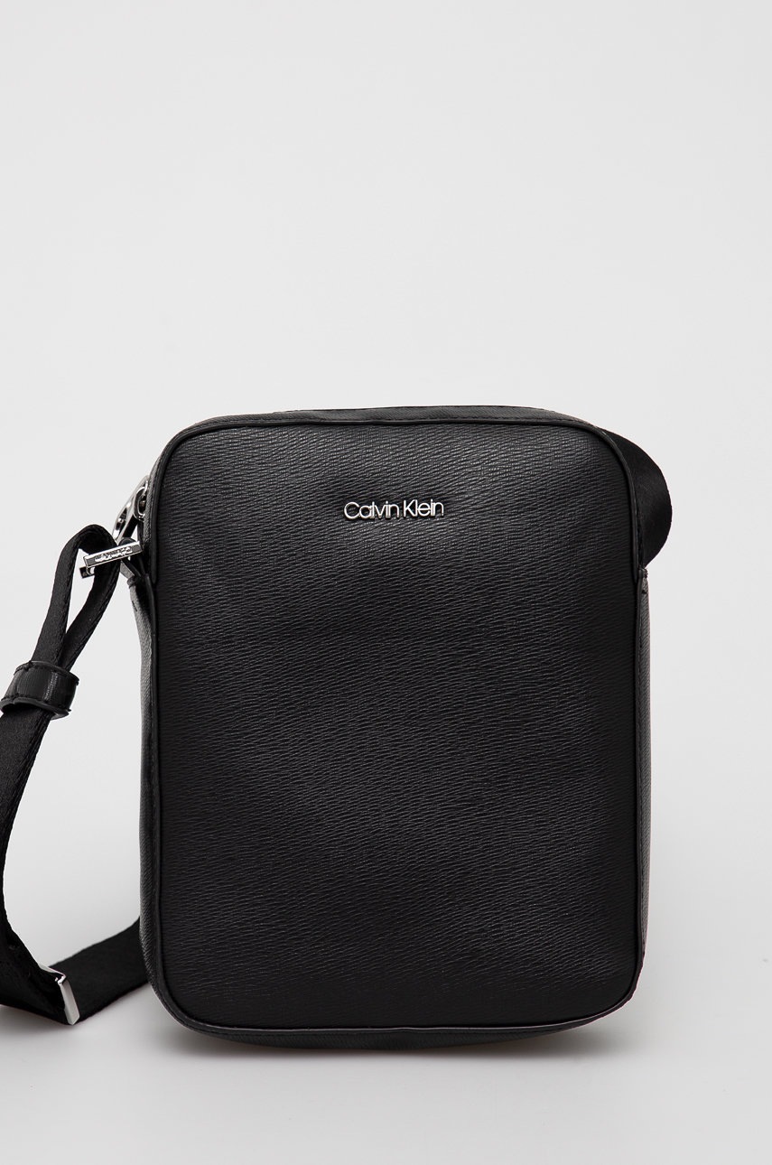 

Чанта през рамо Calvin Klein в черно, Черен