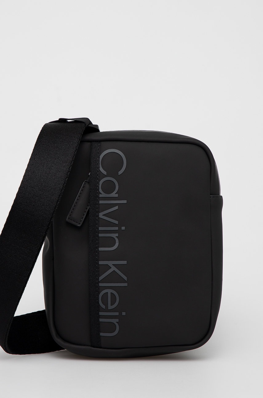 

Чанта през рамо Calvin Klein в черно, Черен