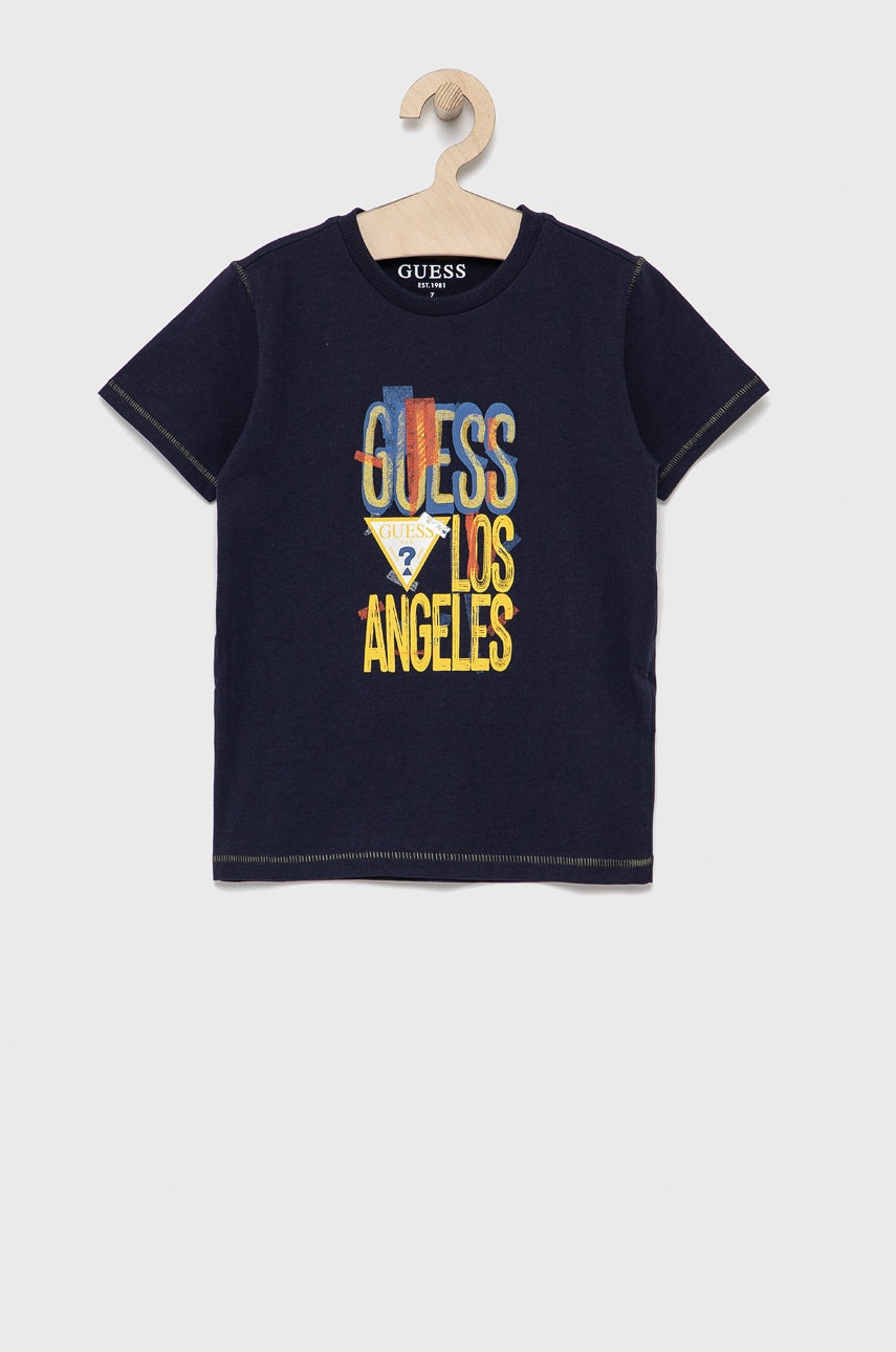 

Детска памучна тениска Guess в тъмносиньо с принт, Тъмносин