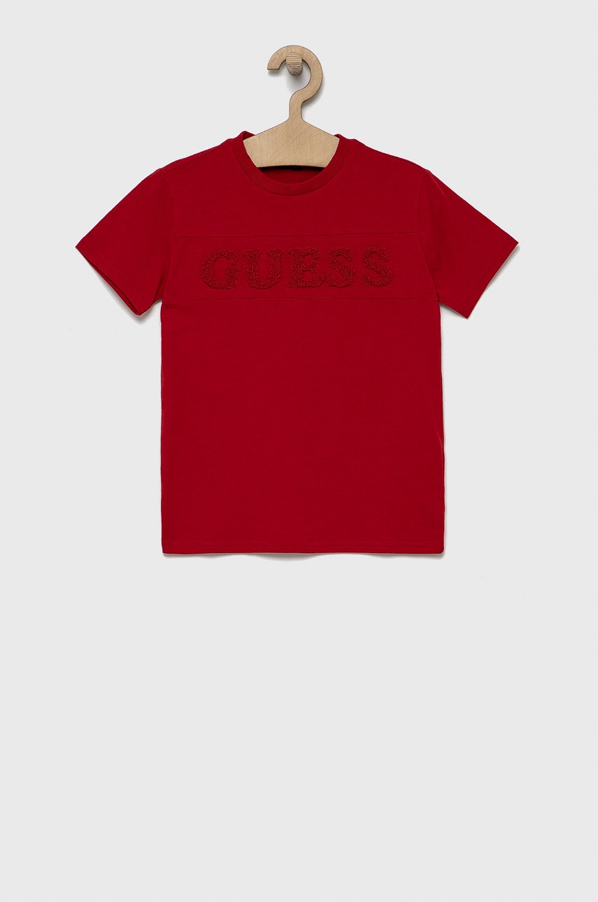 

Детска памучна тениска Guess в червено с изчистен дизайн, Червен