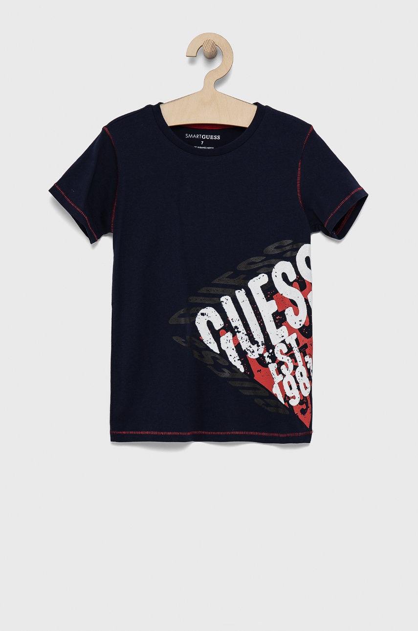 

Детска памучна тениска Guess в тъмносиньо с принт, Тъмносин