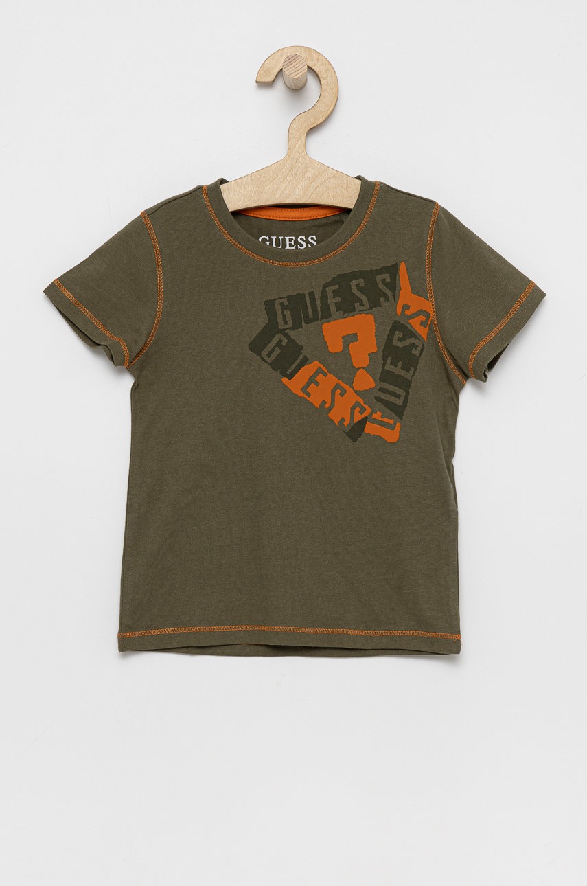 

Детска памучна тениска Guess в зелено с принт, Зелен