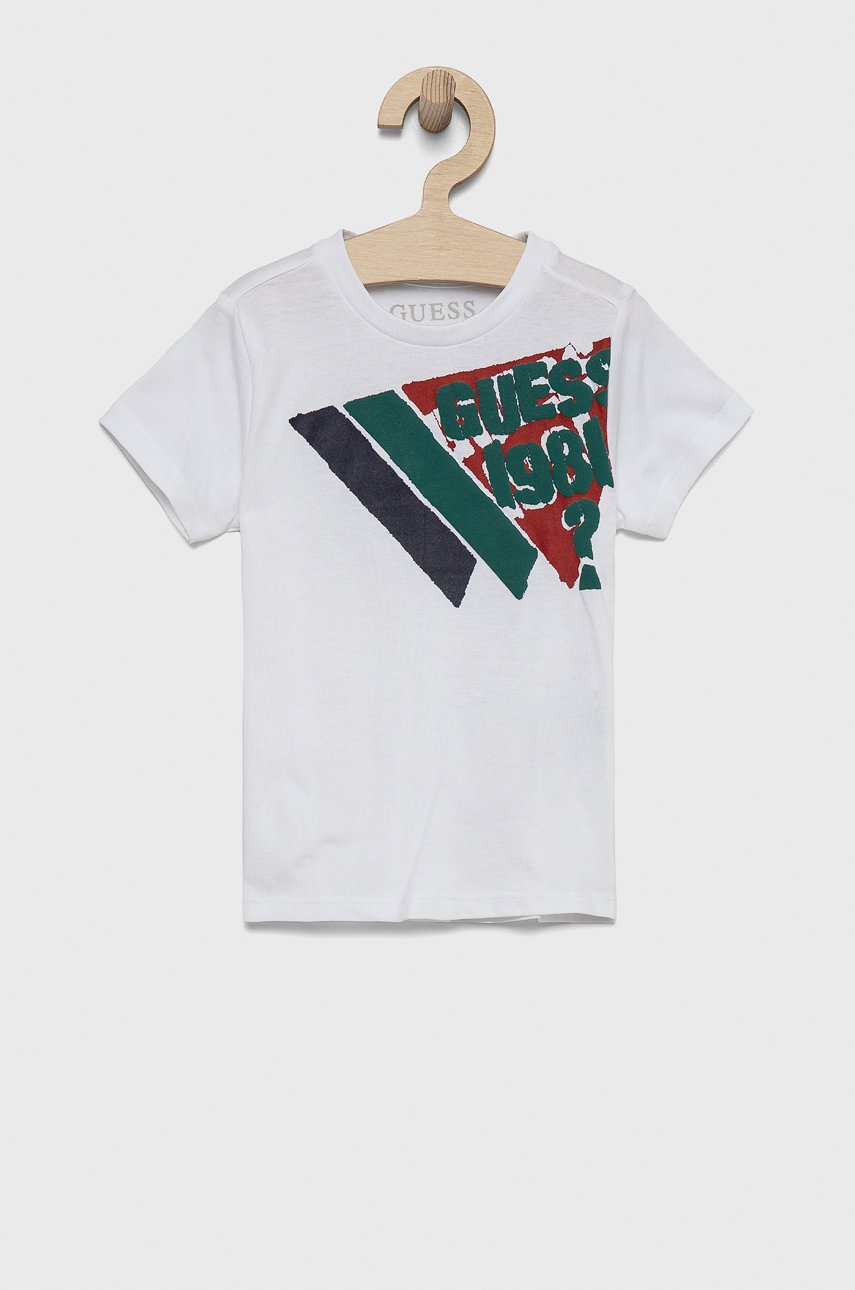 

Детска памучна тениска Guess в бяло с принт, Бял