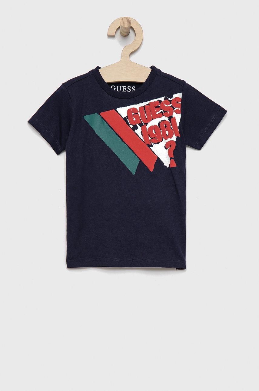 

Детска памучна тениска Guess в тъмносиньо с принт, Тъмносин