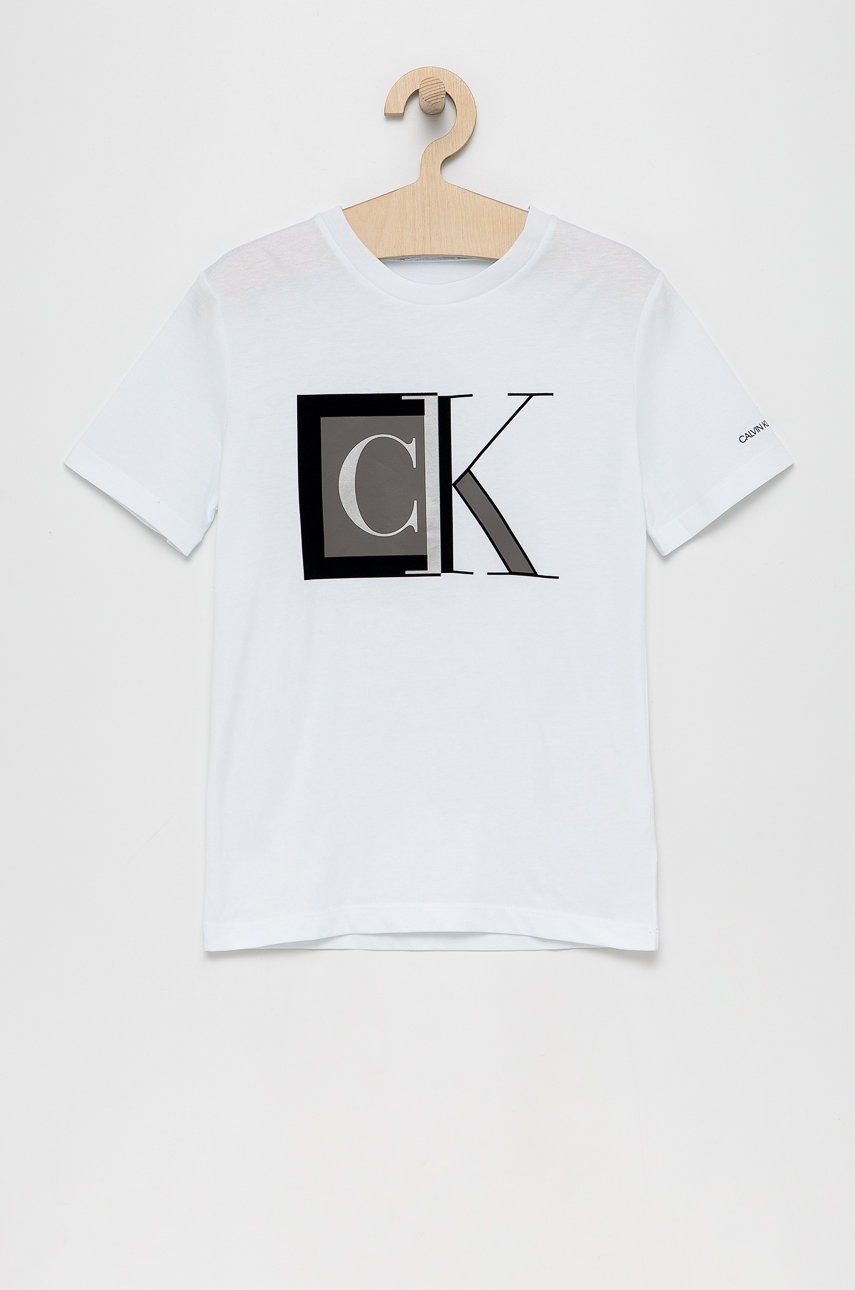 

Детска памучна тениска Calvin Klein Jeans в бяло с принт, Бял