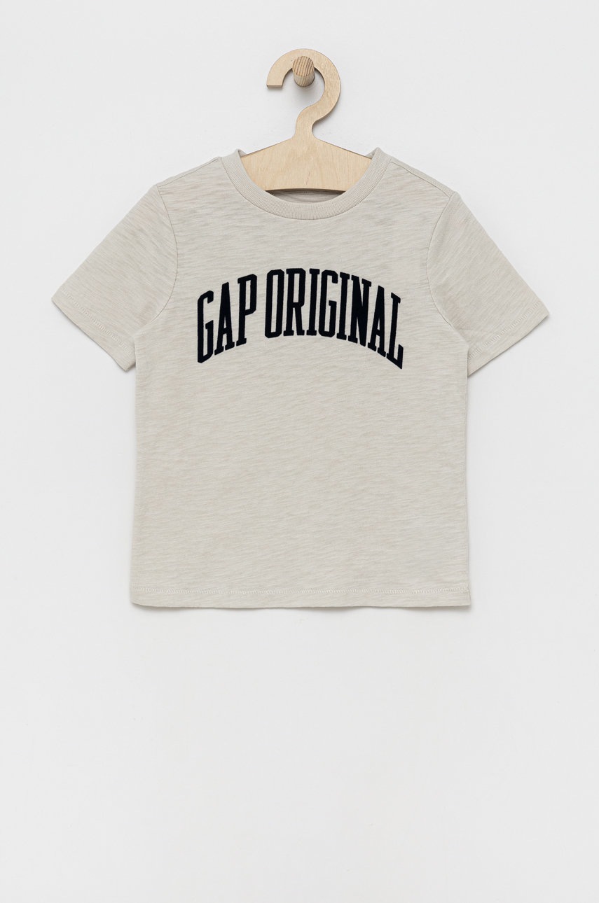 

Детска памучна тениска GAP в сиво с принт, Сив
