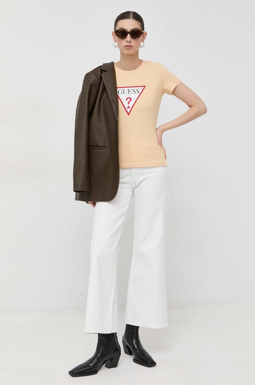 Βαμβακερό μπλουζάκι Guess χρώμα: μπεζ φωτογραφία