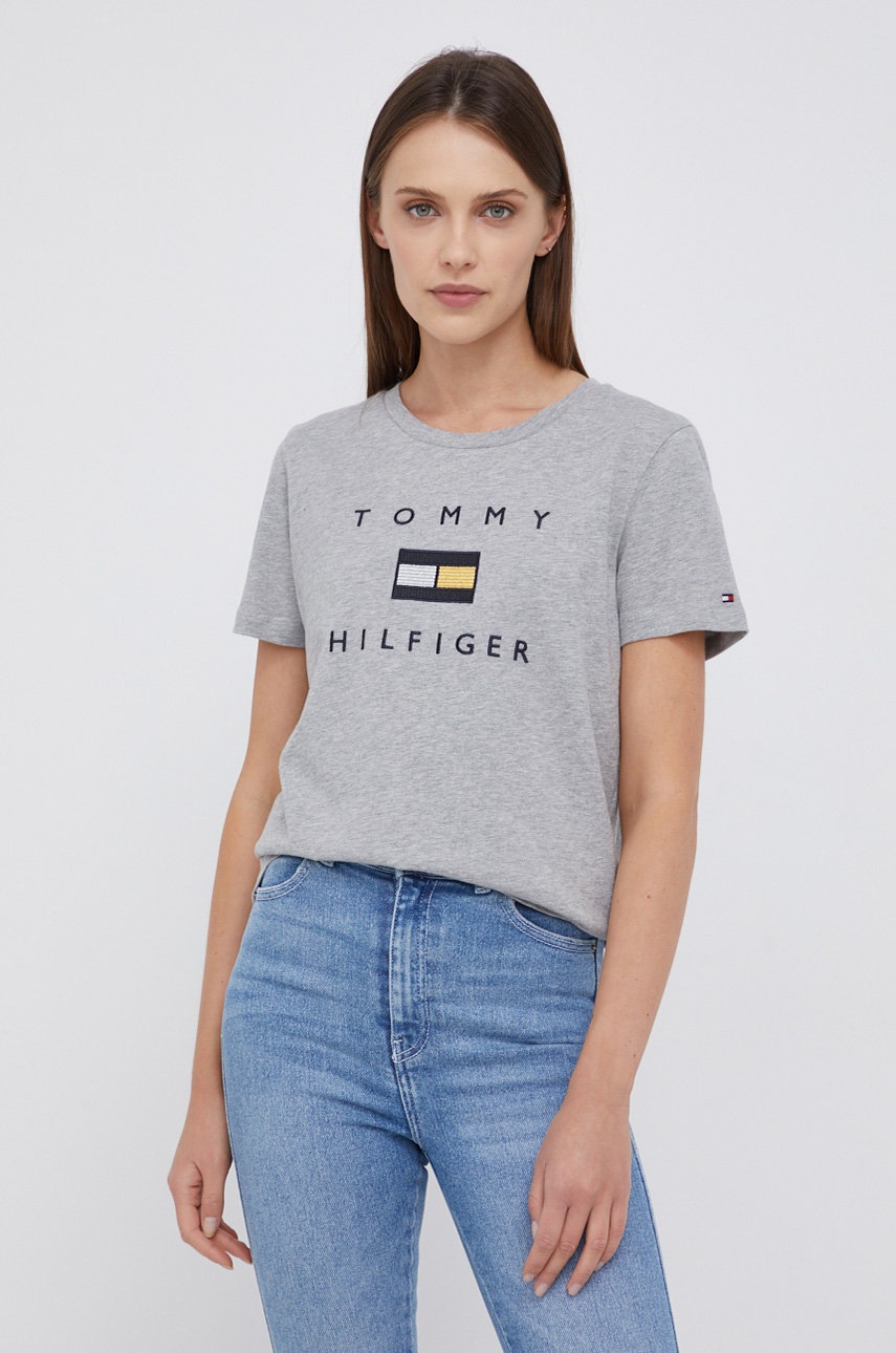 

Памучна тениска Tommy Hilfiger в сиво, Сив