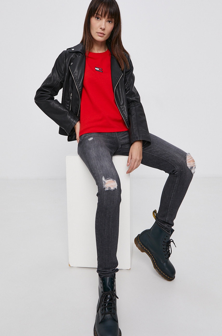 

Футболка Tommy Jeans жіноча колір червоний