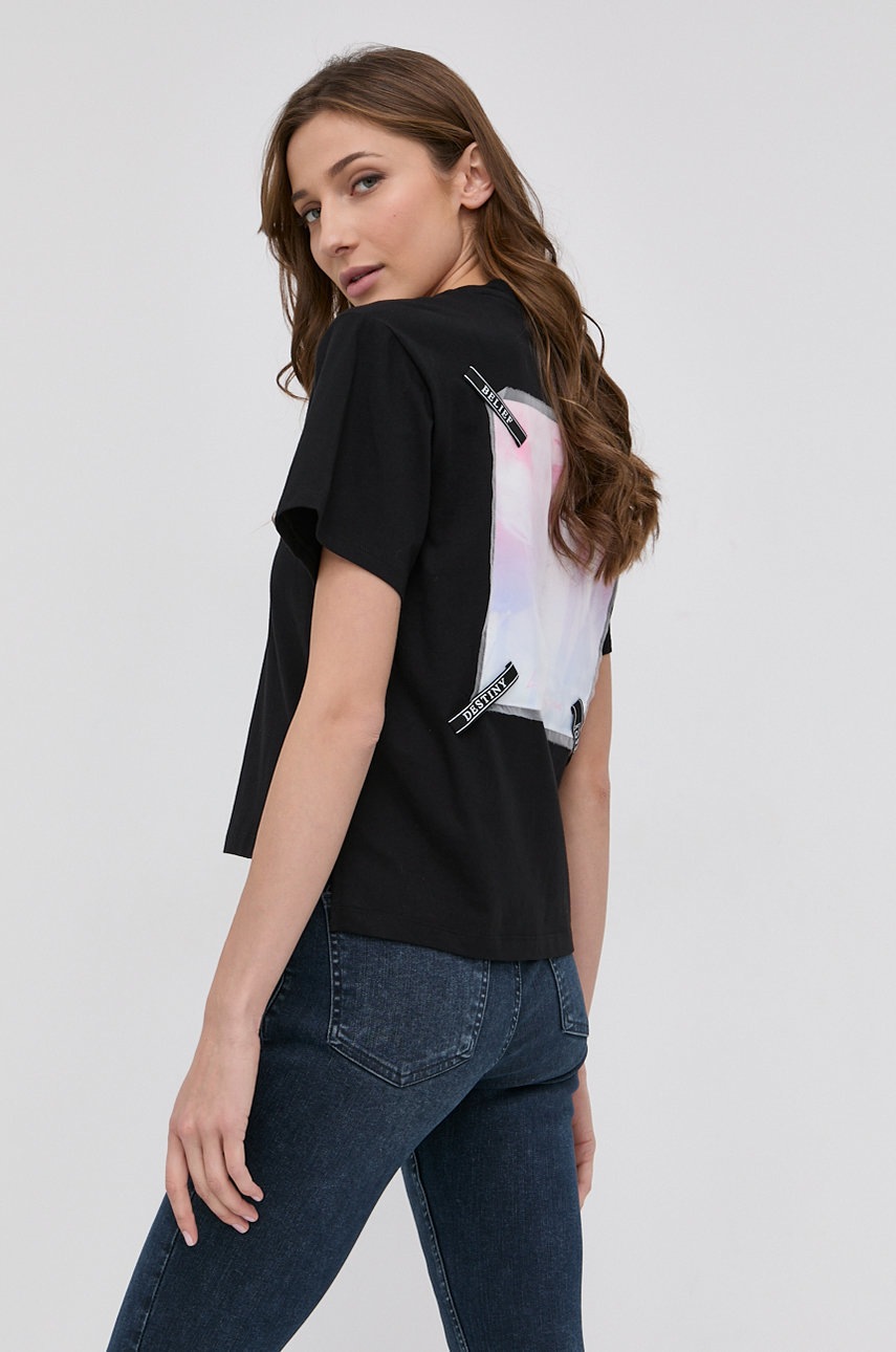 

Памучна тениска Guess в черно, Черен