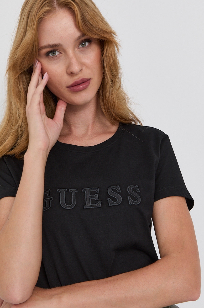 

Памучна тениска Guess в черно, Черен