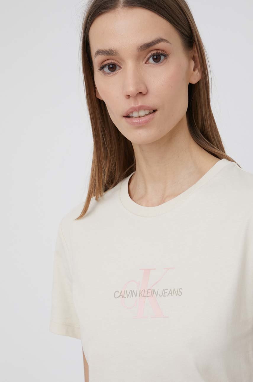 

Памучна тениска Calvin Klein Jeans в бежово, Бежов