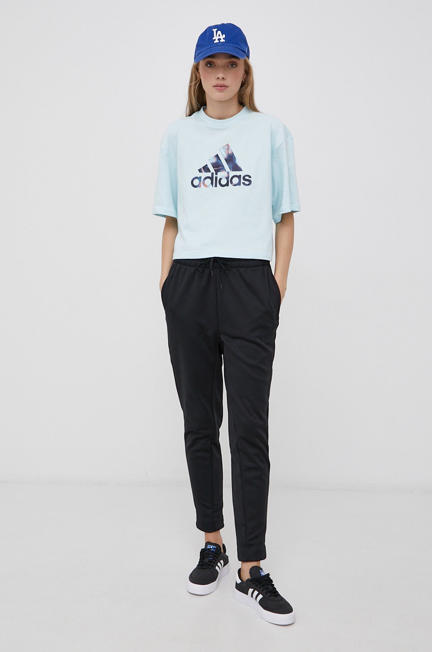 

Бавовняна футболка adidas колір зелений