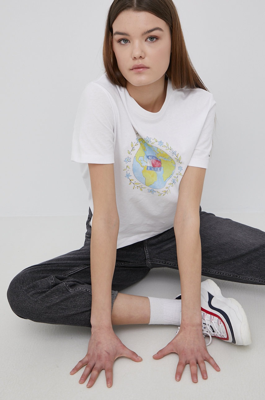 

Памучна тениска Tommy Jeans в бяло, Бял