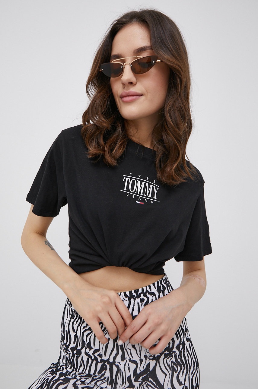 

Памучна тениска Tommy Jeans в черно, Черен