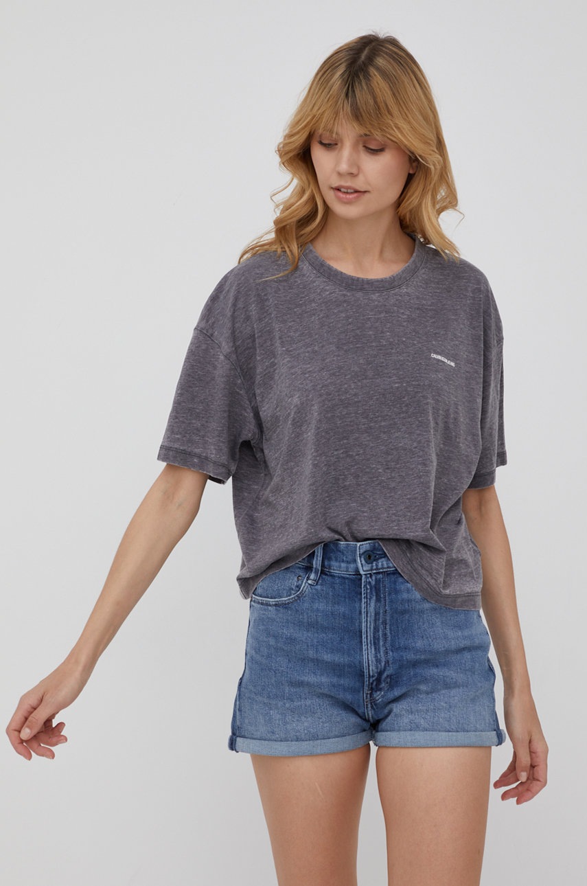 

Тениска Calvin Klein Jeans дамски в сиво, Сив