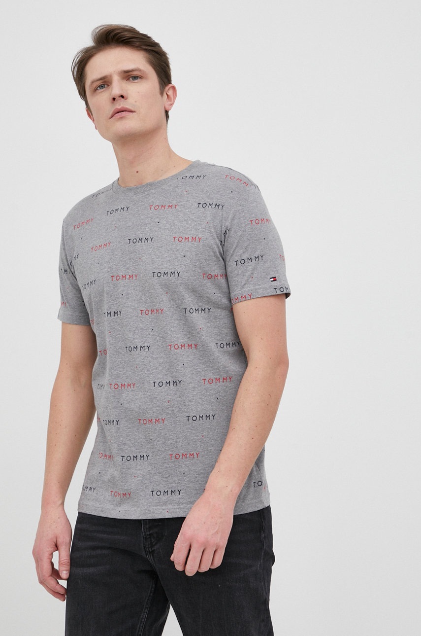 

Памучна тениска Tommy Hilfiger в сиво с десен, Сив