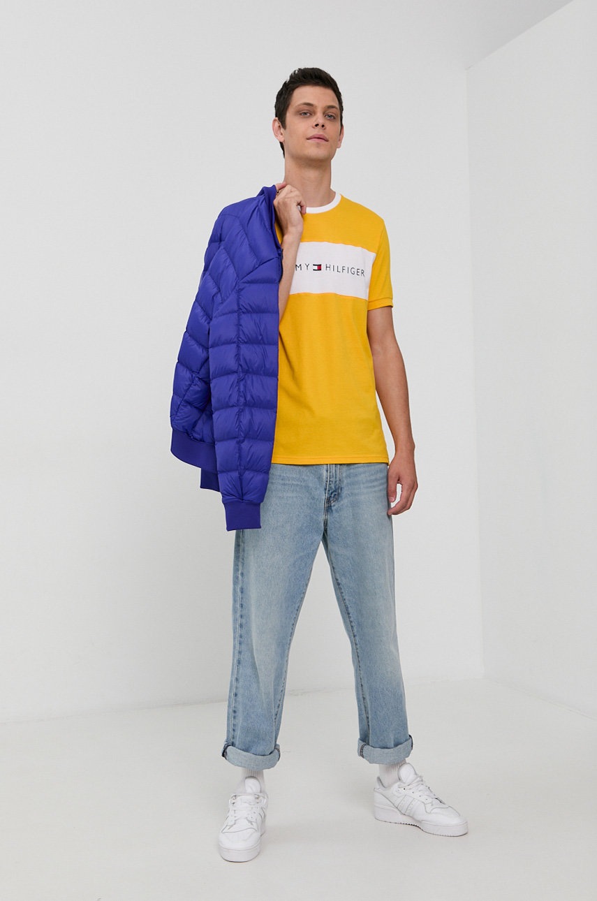 

Футболка Tommy Hilfiger чоловіча колір жовтий з принтом