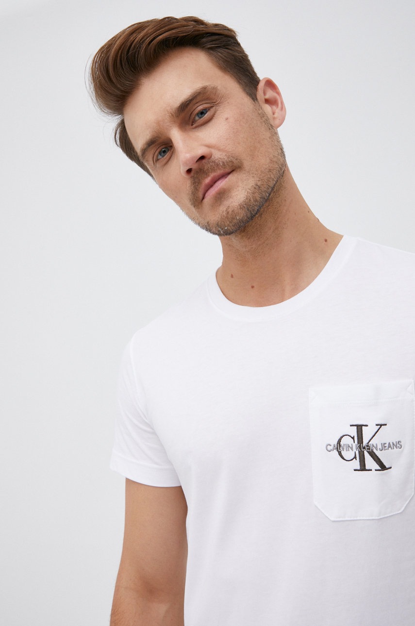 

Памучна тениска Calvin Klein Jeans в бяло с принт, Бял