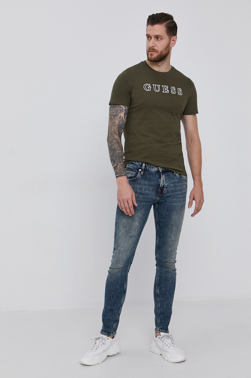 

Футболка Guess чоловіча колір зелений гладкий