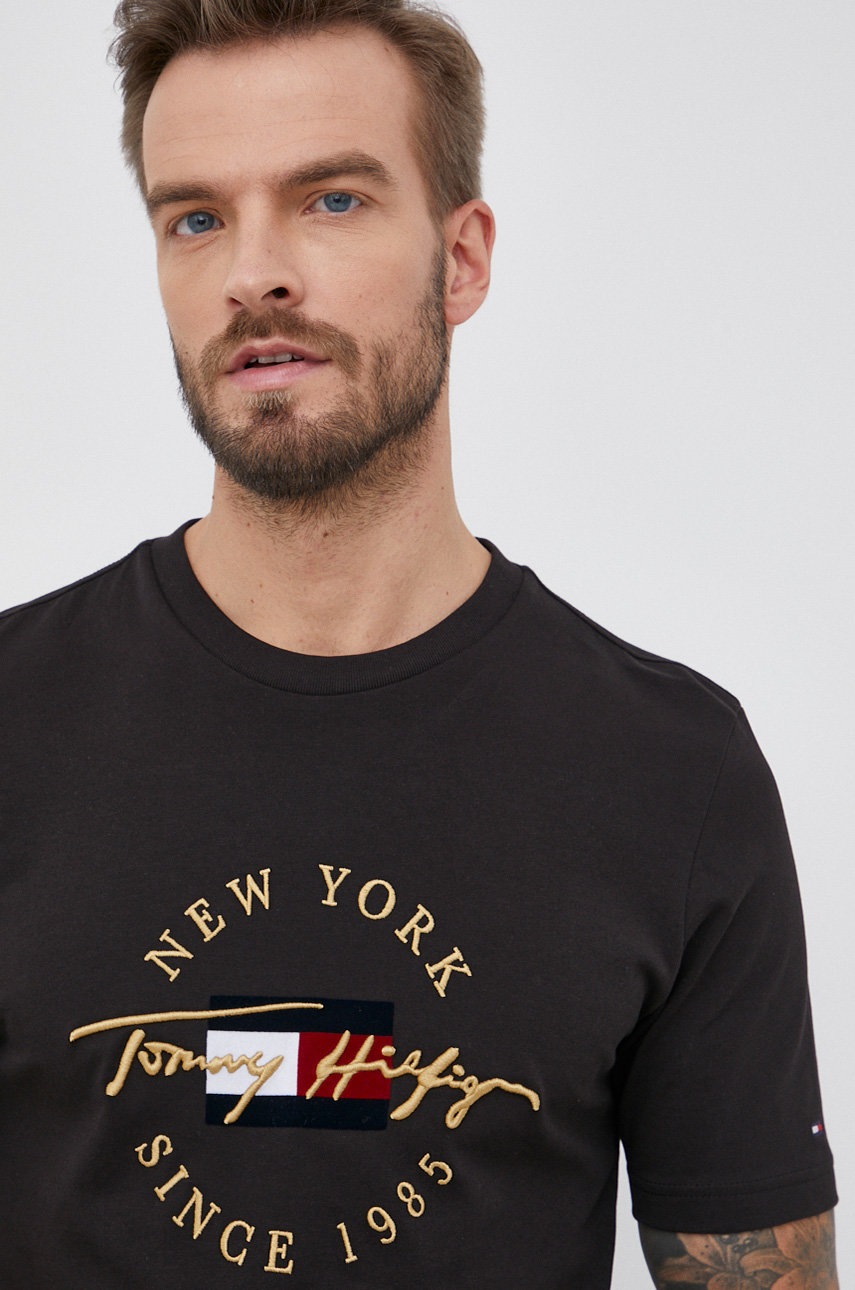 

Памучна тениска Tommy Hilfiger в черно с изчистен дизайн, Черен