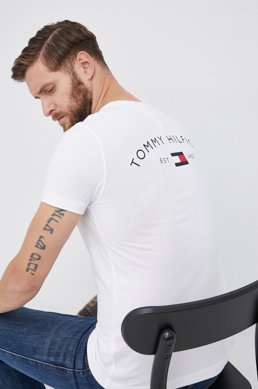 

Памучна тениска Tommy Hilfiger в бяло с принт, Бял