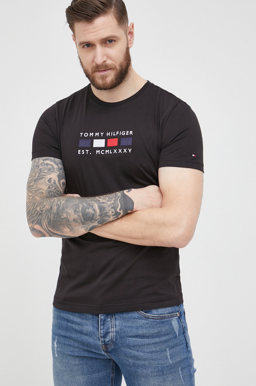 

Памучна тениска Tommy Hilfiger в сиво с апликация, Черен