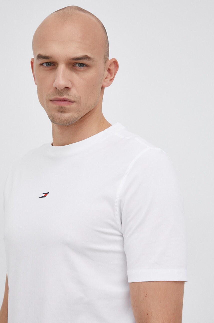 

Тениска Tommy Hilfiger мъжка в бяло с изчистен дизайн, Бял
