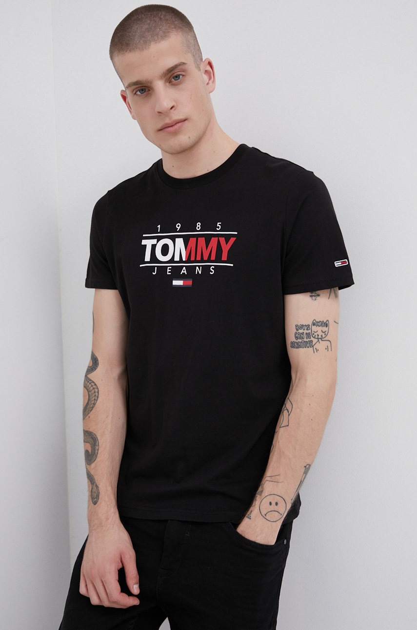 

Памучна тениска Tommy Jeans в черно с принт, Черен