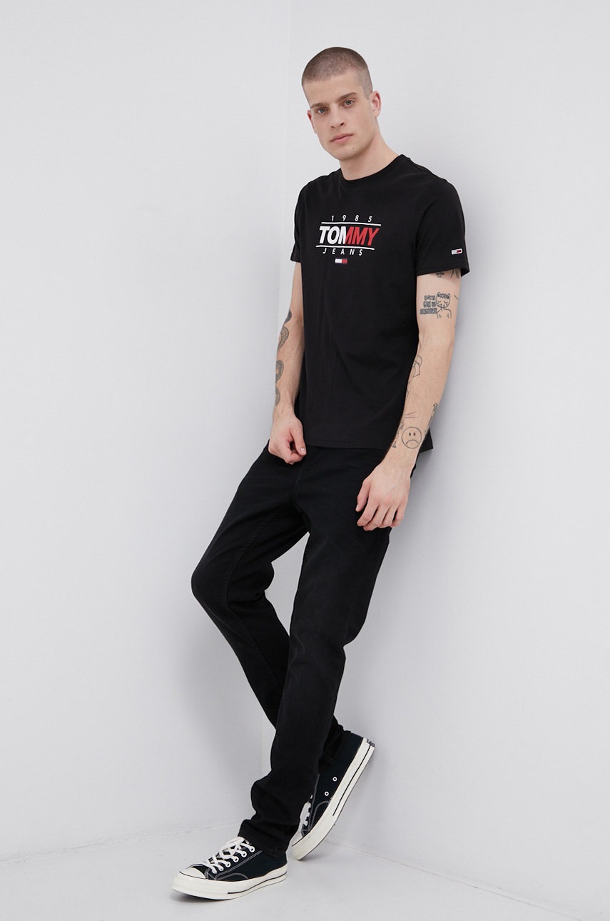 

Хлопковая футболка Tommy Jeans цвет чёрный с принтом
