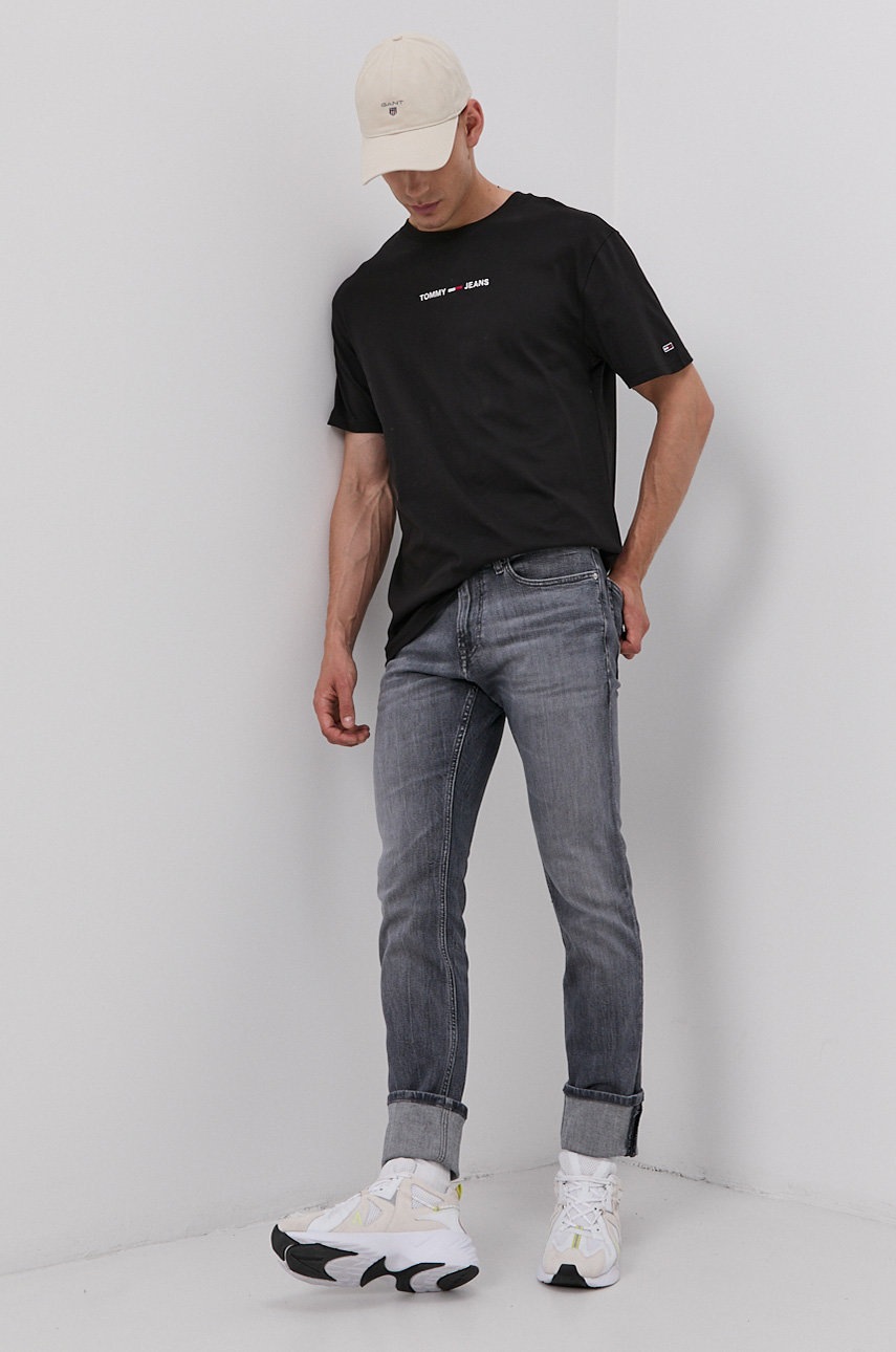 

Хлопковая футболка Tommy Jeans цвет чёрный с аппликацией