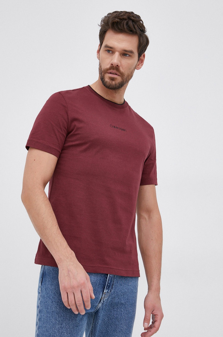 

Памучна тениска Calvin Klein в бордо с принт