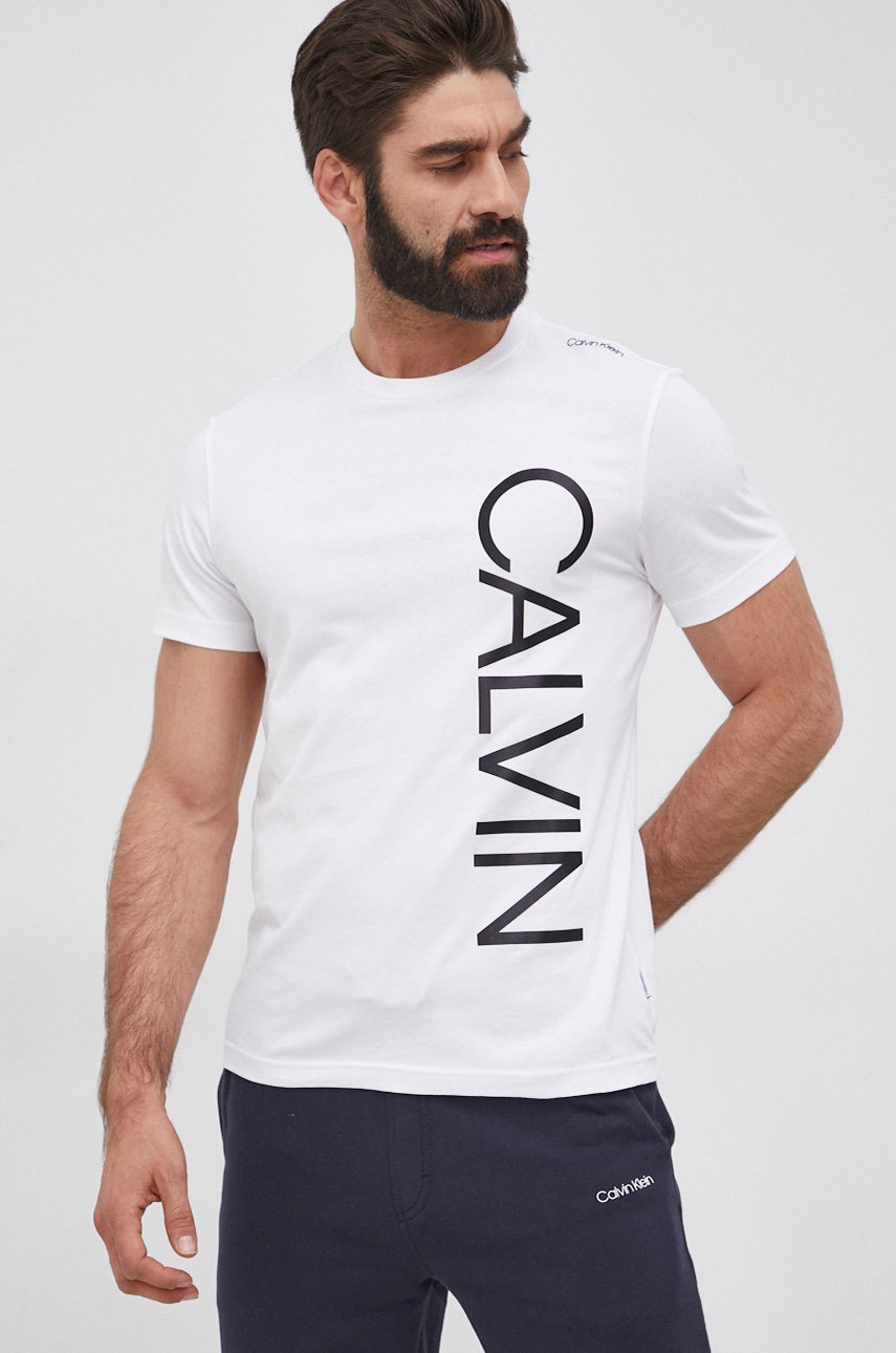 

Памучна тениска Calvin Klein в бяло с принт, Бял