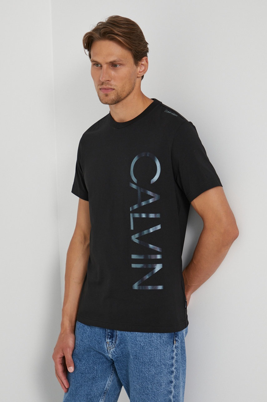 

Памучна тениска Calvin Klein в черно с принт, Черен