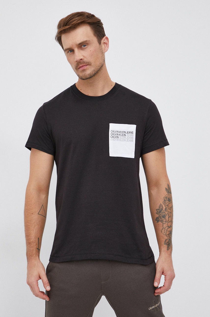 

Памучна тениска Calvin Klein Jeans в черно с принт, Черен