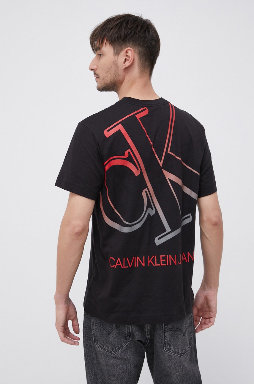 

Памучна тениска Calvin Klein Jeans в черно с принт, Черен