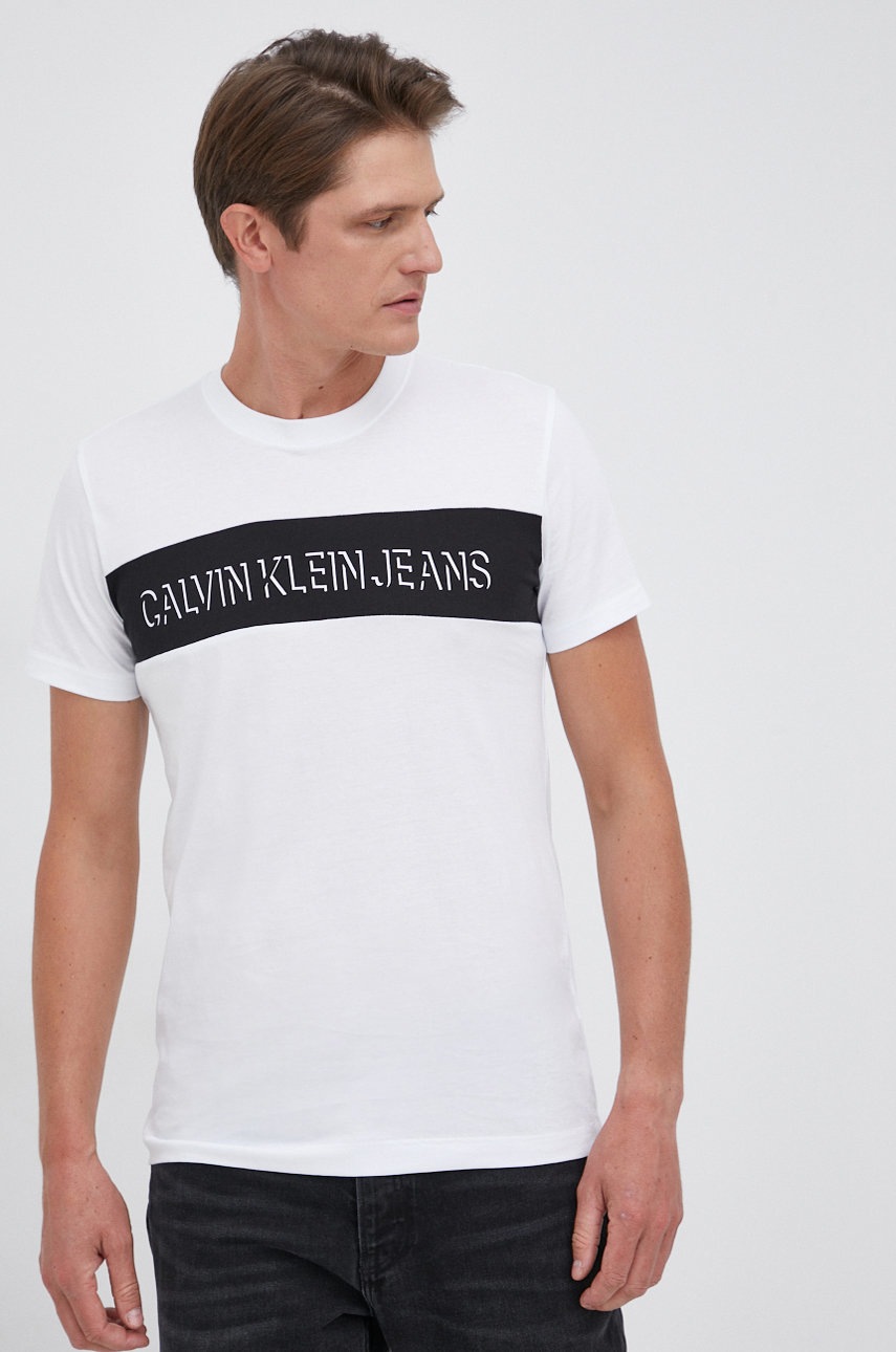 

Памучна тениска Calvin Klein Jeans в бяло с принт, Бял