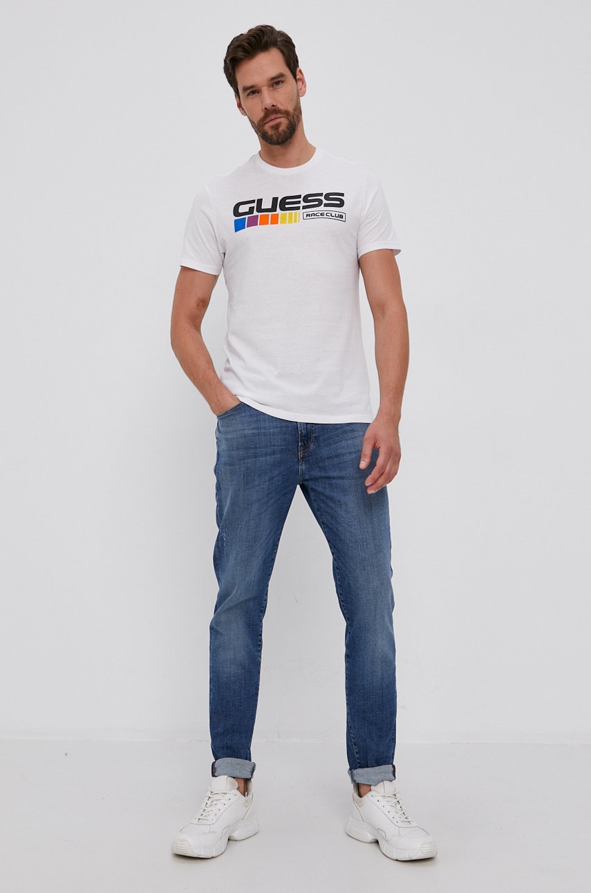 

Бавовняна футболка Guess колір білий з принтом