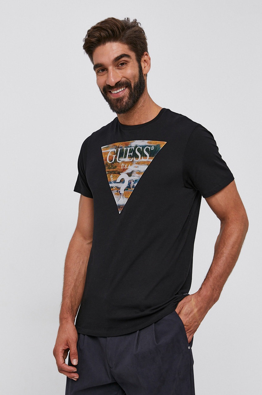 

Памучна тениска Guess в черно с апликация, Черен