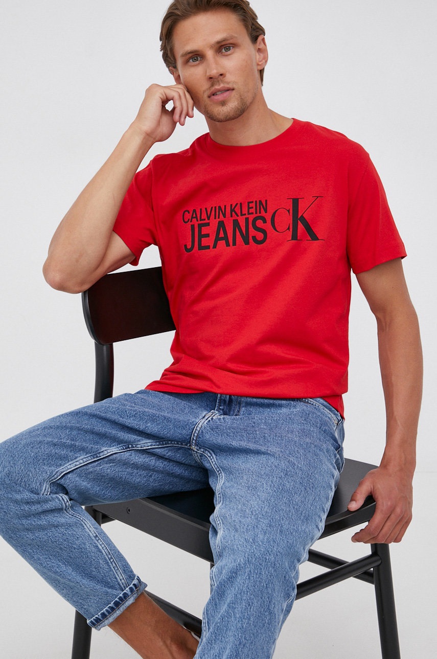 

Памучна тениска Calvin Klein Jeans в червено с изчистен дизайн, Червен